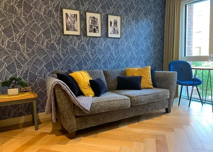 City Centre Garden View Getaway For 2 Free Onsite Parking