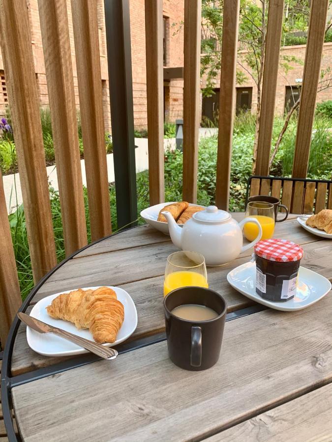 Centre Garden View Getaway For 2 Free Onsite Parking